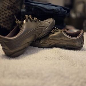 PUMA: EUC RARE Metallic Green/bronze/dragon scale Women's Shoe.  Size 7.5.